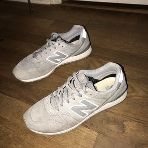 New balance shoes size 8. Super comfortable !